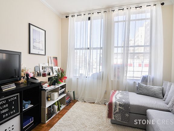 2nd image of 304 W 92nd St APT 6L