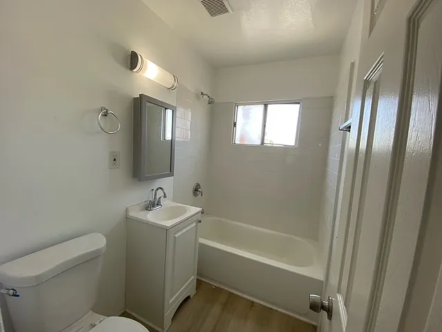 1245 W 88th St #6 — Photo 16