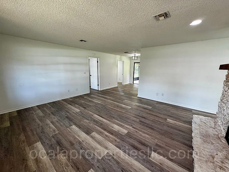 3380 NE 44th Pl — Photo 7