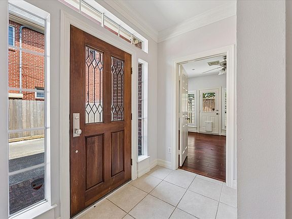 2nd image of 1518 Park St