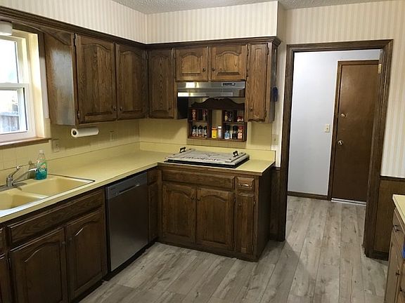 4th image of 132 Pecan St