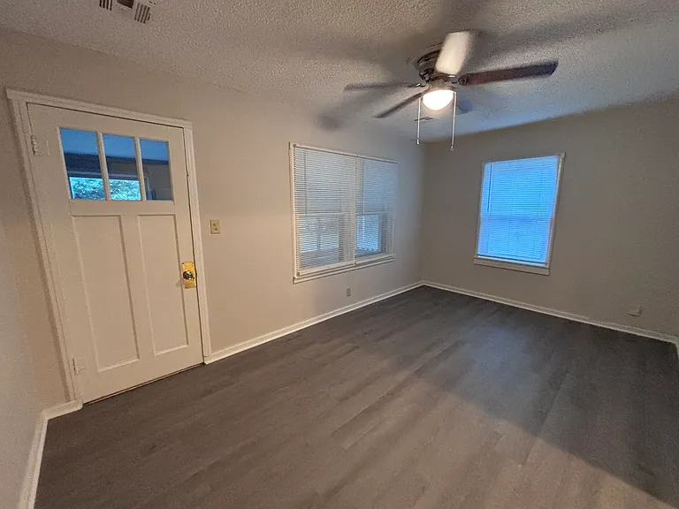 301 N Kates Ave — Photo 5