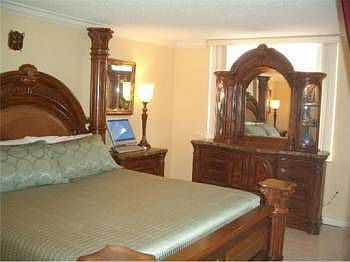 4th image of 9320 Fontainebleau Blvd #507