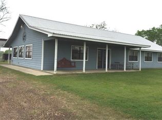 1571 S Tesch St, Bellville, TX 77418