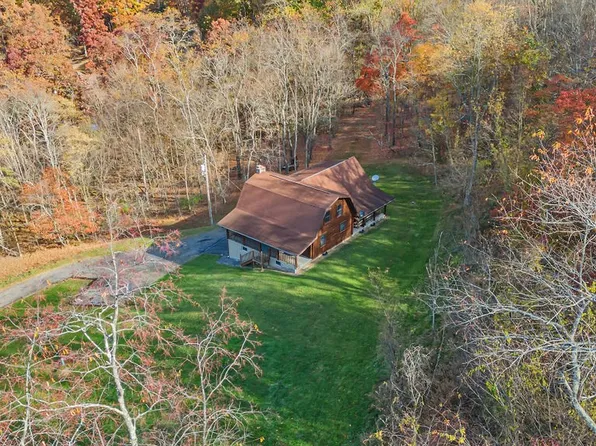 92 Urquhart Rd, Scenery Hill, PA 15360
