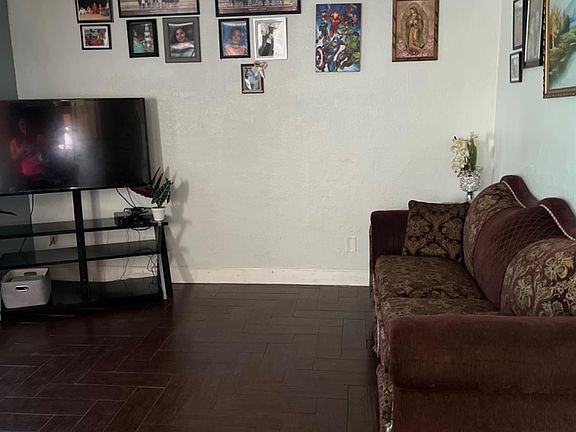 4th image of 20951 Flores Ave
