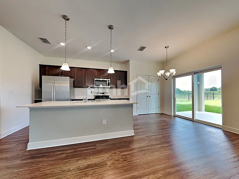 1017 Walden Pond Dr — Photo 5