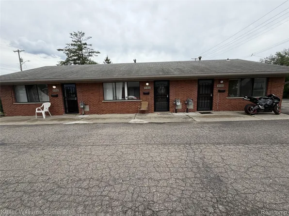 4186 Drouillard St, Lincoln Park, MI 48146