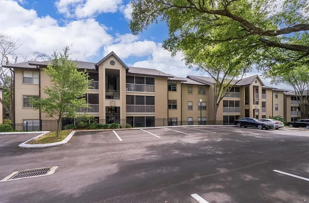 1 bed, 1.0 bath, 771 sqft, $1,300 — Photo 1