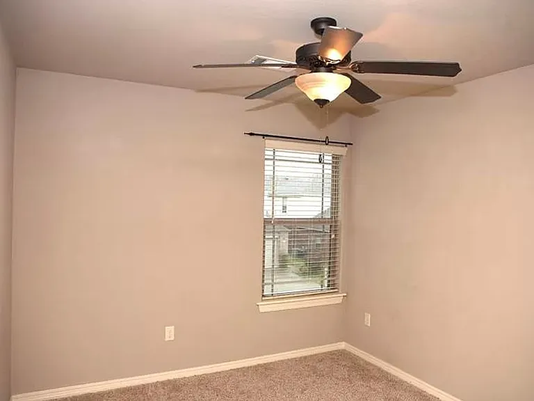 2662 N Arroyo Ave — Photo 9