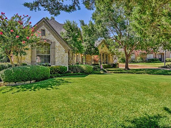4th image of 2612 Brookwood Dr