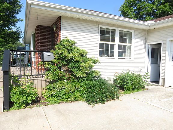 3rd image of 512 W Avenue C
