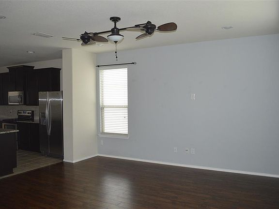 4th image of 1009 Holly Anne Ln