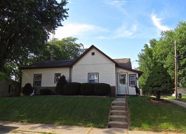 1st image of 452 W Palmer St