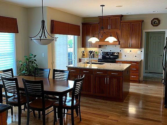 Under cabinet lighting 