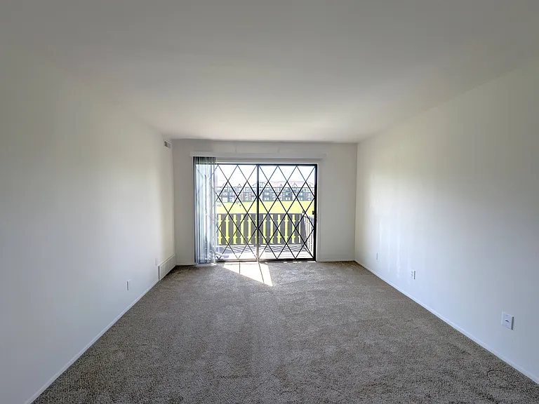 Charter Oaks Apartments — Photo 97