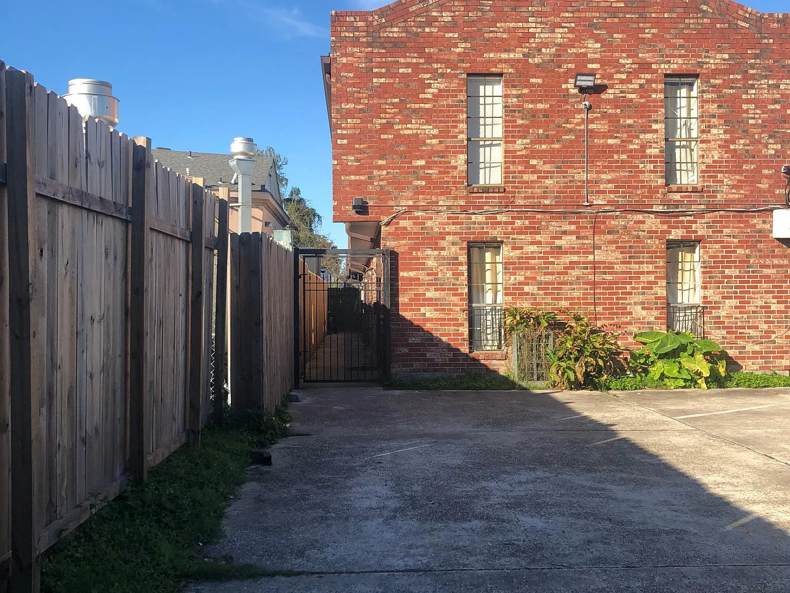 2 bed, 1.5 bath, 850 sqft, $1,000 — Photo 1