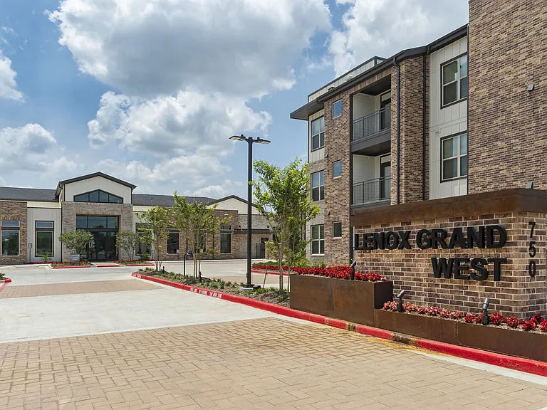Lenox Grand West — Photo 34