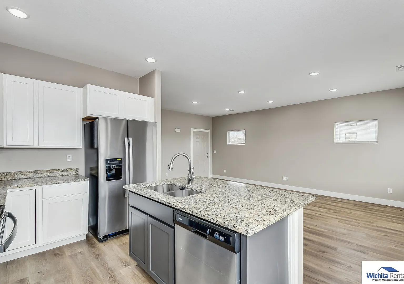 Newer 4 bedroom 2.5 bath duplex - NE Wichita — Photo 4