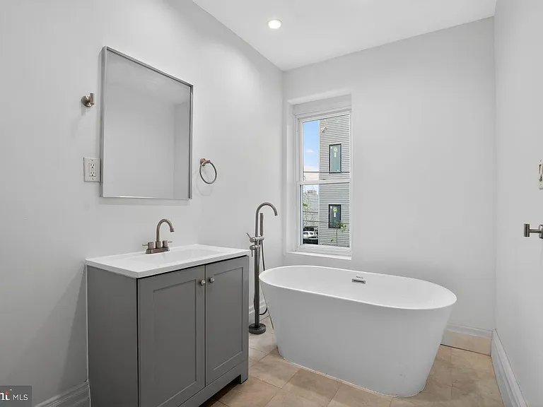 1302 N Dover St — Photo 31