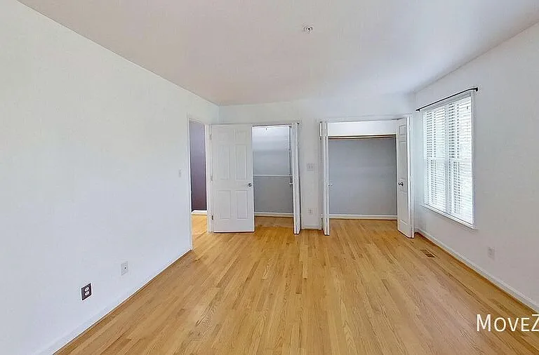 208 E Davie St — Photo 31
