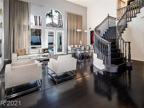 4th image of 8805 Montagna Dr