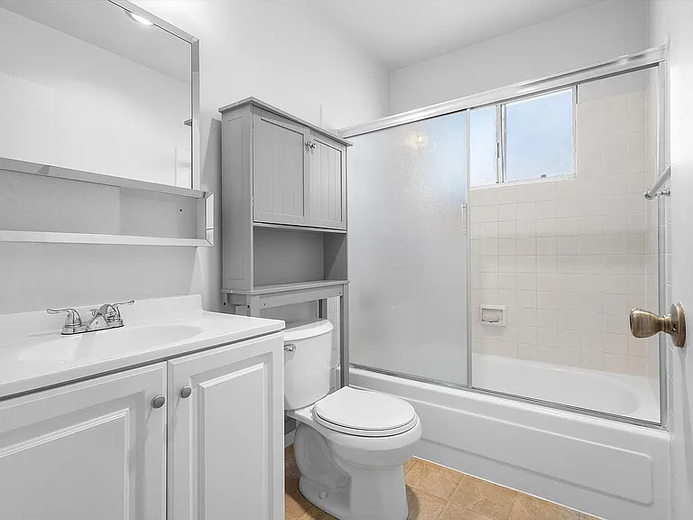 1336 Broadway #B - 2 bedroom | 1 bath | Upper unit w/ a private balcony — Photo 14