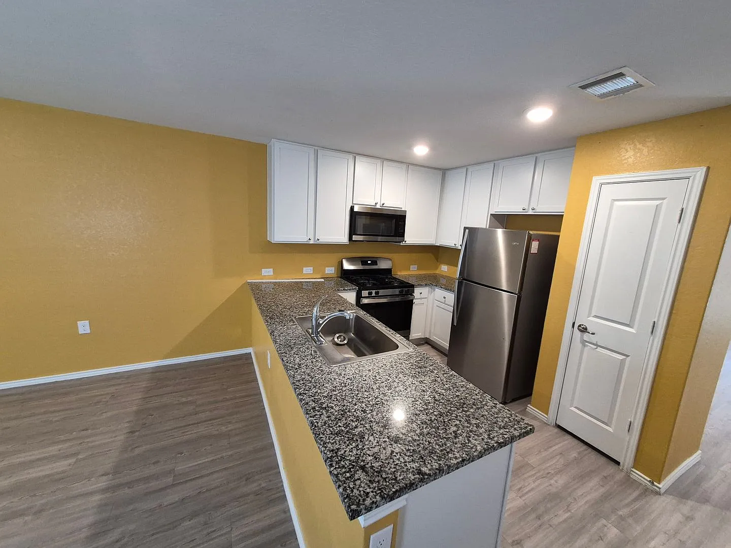 VIDA Southside Community -Spacious 4-Bedroom Home — Photo 4