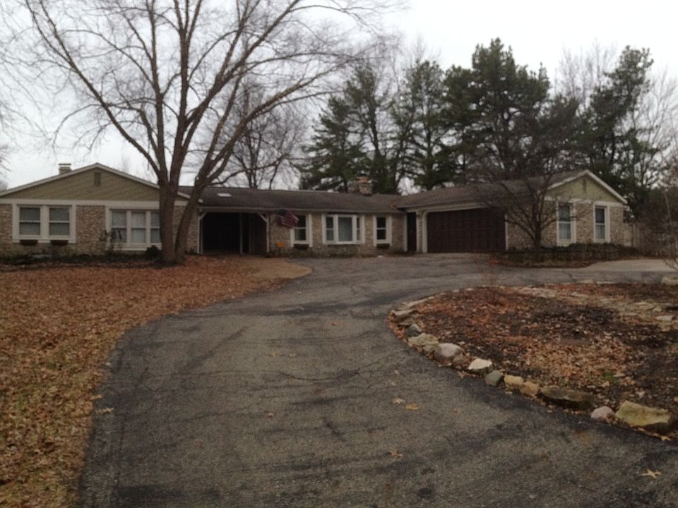 Lrg circle paved driveway