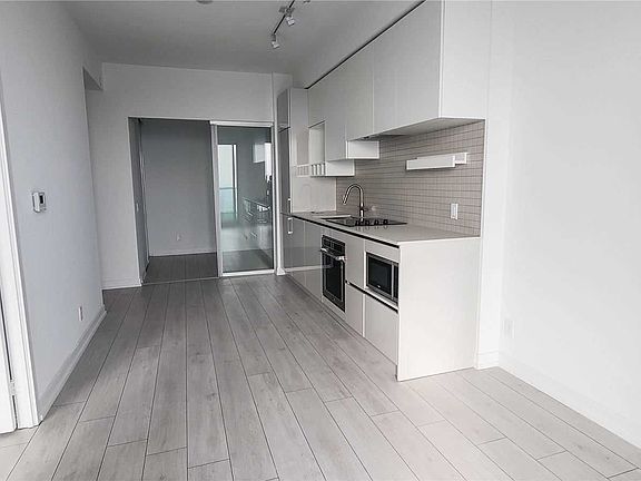 4th image of 950 Portage Pkwy #4707