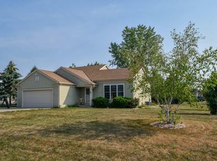104 Hawthorne Dr, Eagle, WI 53119