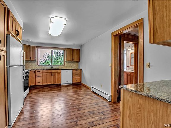 3rd image of 6337 Jockey St