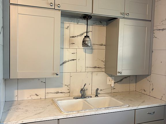 4th image of 914 Cottonwood St #1