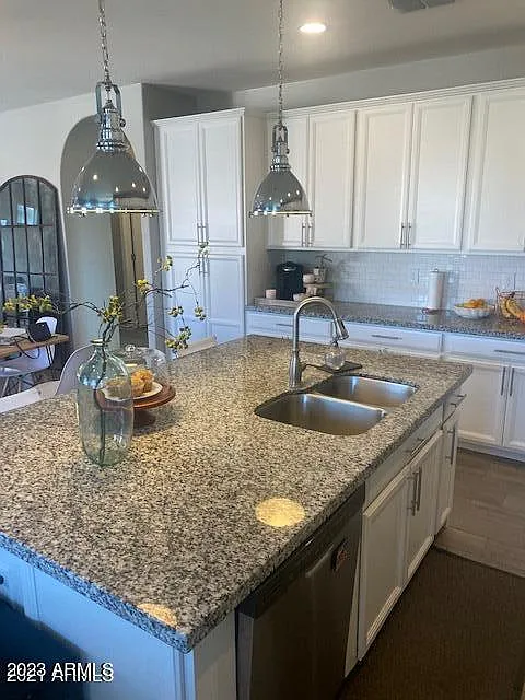 3 bed, 1926 sqft, $2,600 — Photo 3