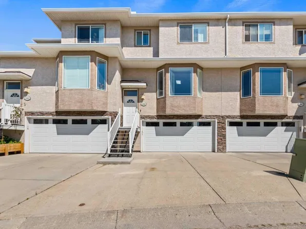 116 Country Hills Gdns NW, Calgary, AB T3K 5G2