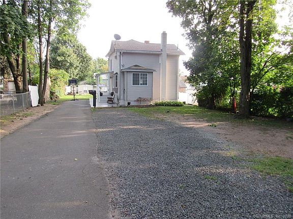 3rd image of 16 Evergreen Ct