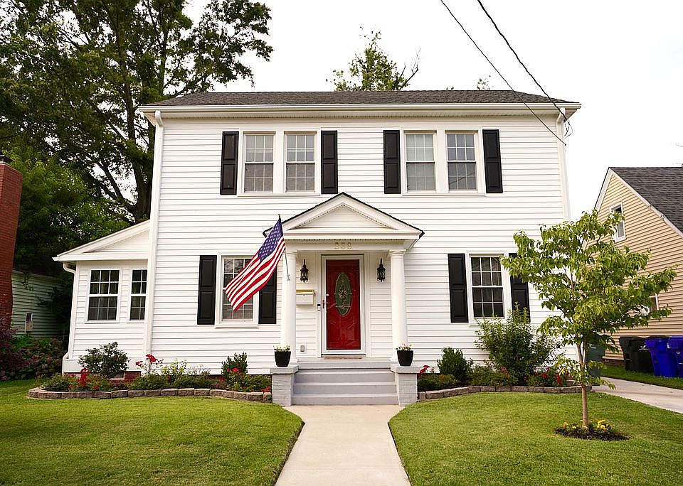 2nd image of 238 E Lorengo Ave