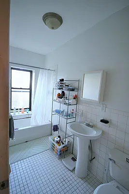 Rented by Sam Realty & Management | media 32