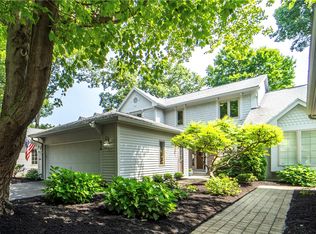 674 N Cove Dr, Webster, NY 14580