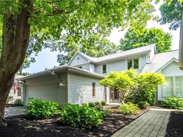 674 N Cove Dr, Webster, NY 14580