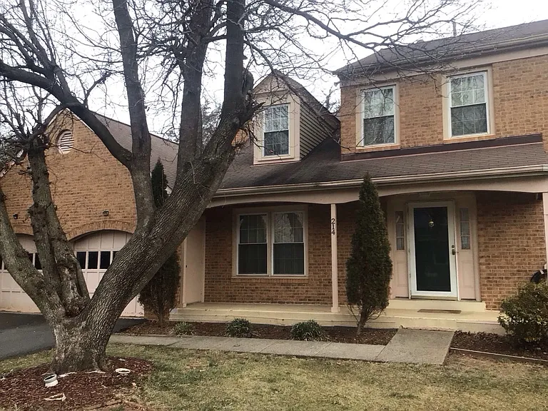214 Edenberry Ct — Photo 2