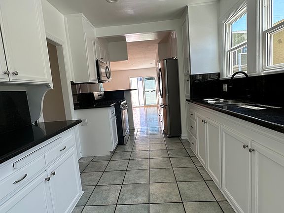 5th image of 4242 S Victoria Ave