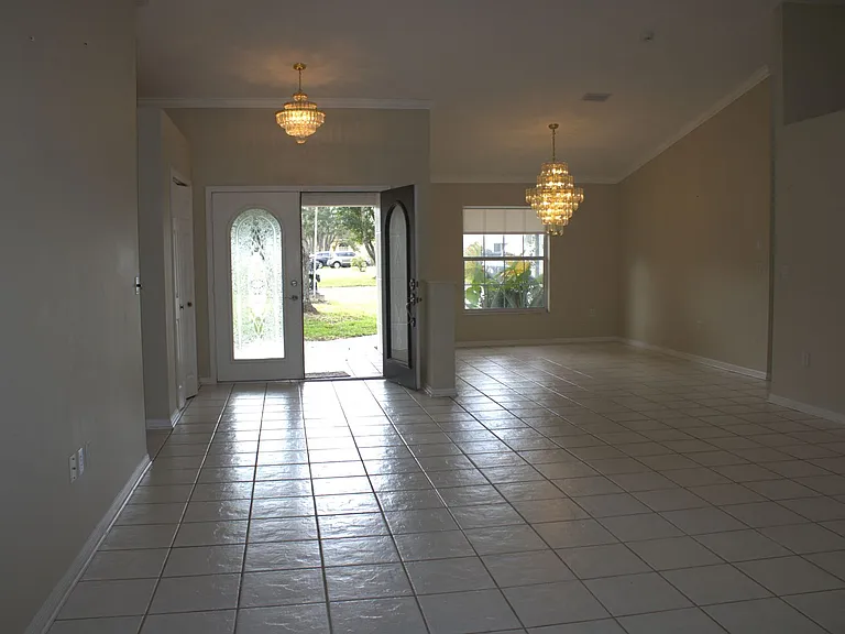 9395 Belvedere St — Photo 5