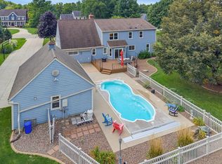 149 Hickory DRIVE, Delafield, WI 53018