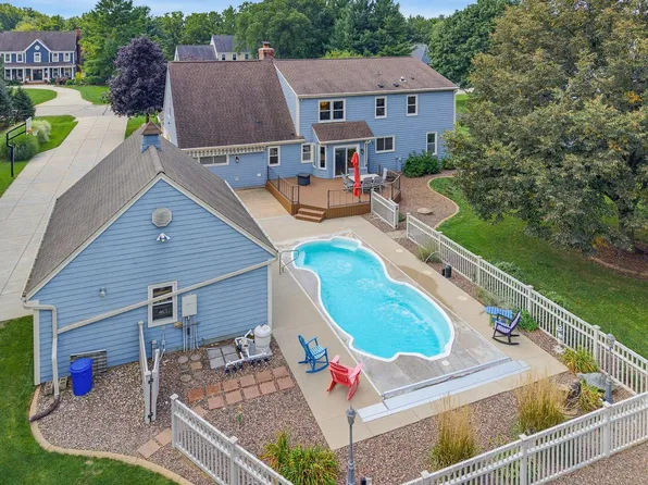 149 Hickory DRIVE, Delafield, WI 53018