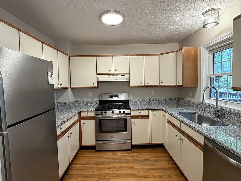 218 Tudor Dr — Photo 8