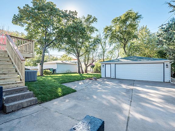 4th image of 16318 Clark Ln