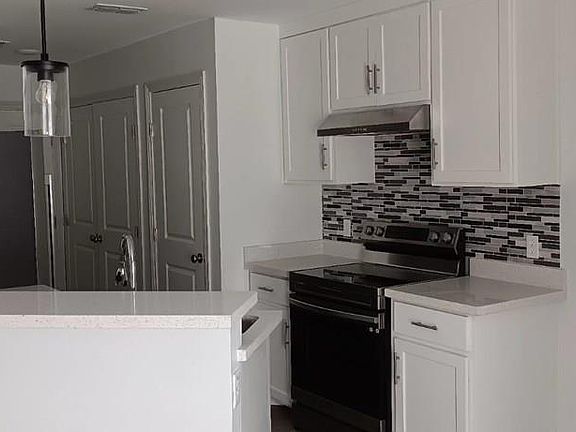 5th image of 2013 Southridge Ave #D