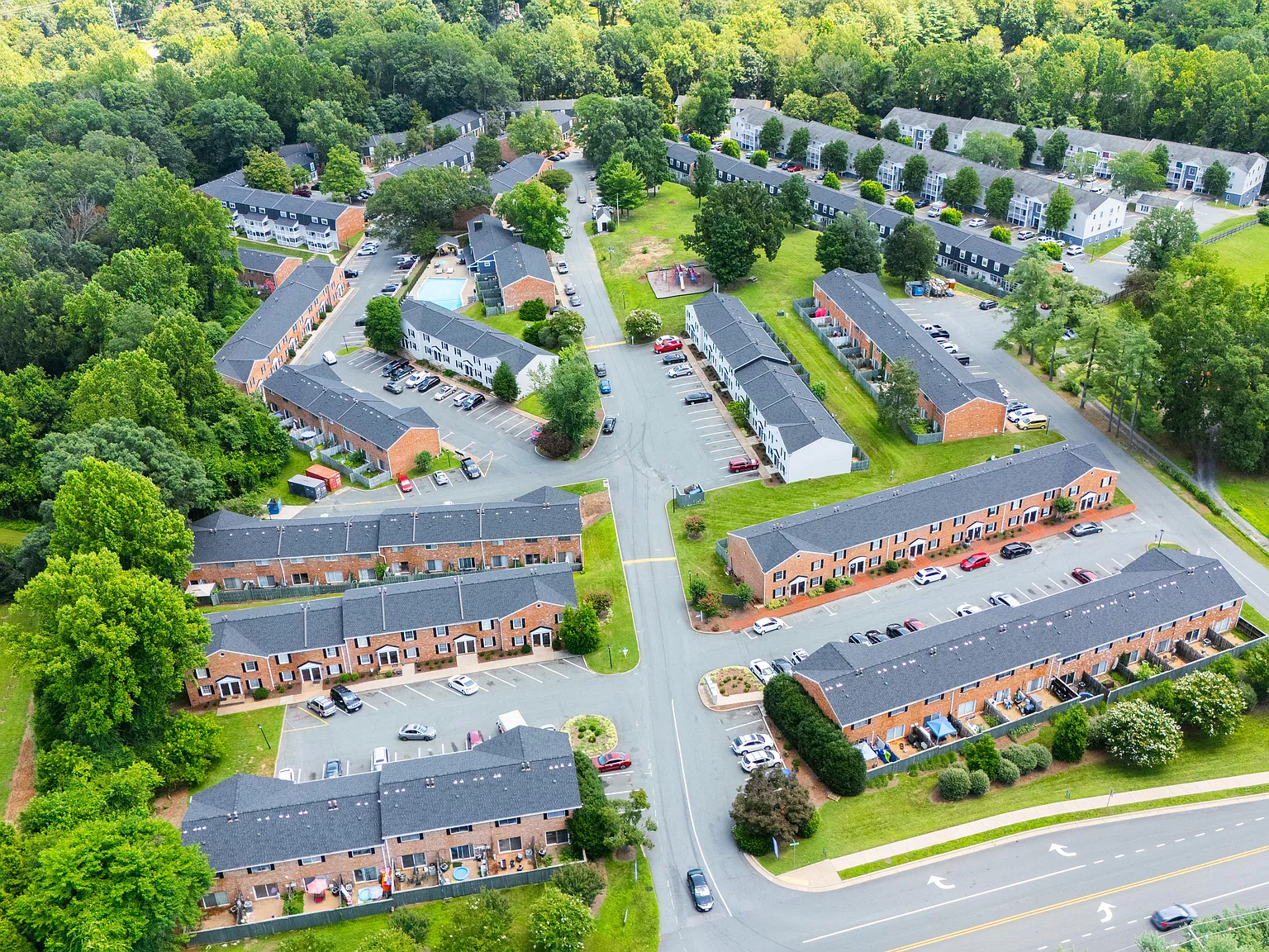 Blue Ridge Crossing Apartments & Townhomes — Photo 1