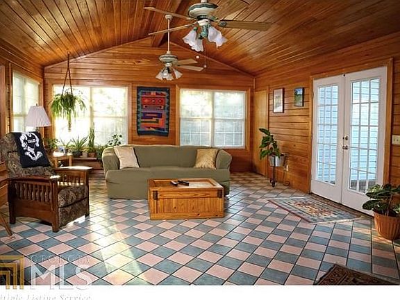 5th image of 102 Lakeside Ct